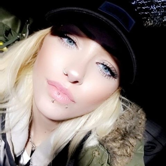 Meet your Posher, Tanisha - Picture 1 of 1